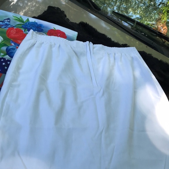 Sag Harbor Woman White Lined Pencil Skirt Elastic Back Slit Plus 20W Poly/Rayon - Picture 8 of 16